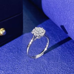 S925&Moissanite Four-prong Diamond Ring